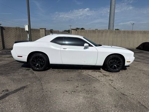 Used 2014 Dodge Challenger SXT RWD image 8