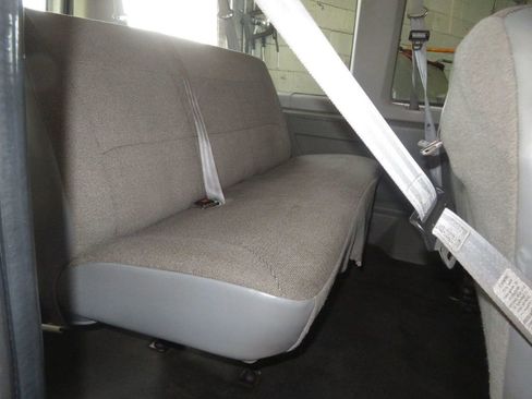 Used 2003 Ford E-350 and Econoline 350 Super Duty Wagon image 23