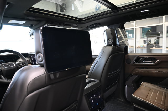 New 2026 GMC Yukon XL Denali Ultimate w/ LPO, Floor Liner Package AWD/4WD image 24
