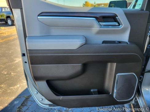 Used 2023 GMC Sierra 1500 SLT w/ SLT Convenience Package image 19