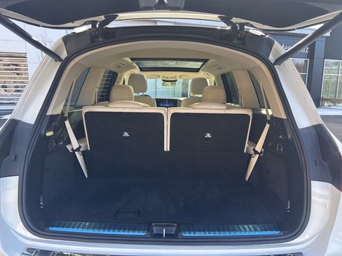 Used 2025 Mercedes-Benz GLS 450 4MATIC image 9