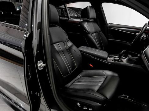 Used 2023 BMW M550i xDrive image 37