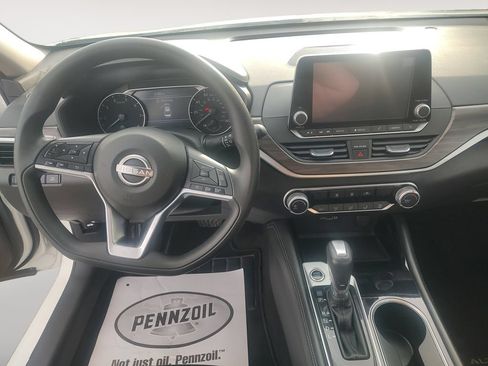 Used 2023 Nissan Altima 2.5 SV FWD image 10