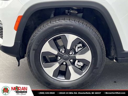 Used 2025 Jeep Grand Cherokee Limited 4xe AWD/4WD image 9