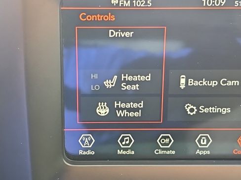 Used 2019 Jeep Cherokee Latitude w/ Cold Weather Group image 10