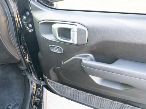 Certified 2024 Jeep Gladiator Rubicon w/ Technology Group image 42