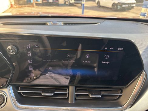 Used 2025 Chevrolet Trax LT image 21