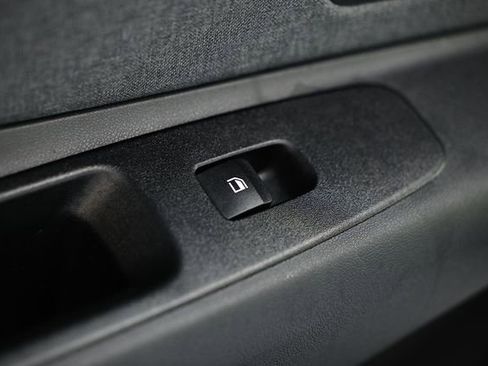 Certified 2025 Hyundai Elantra Limited image 25