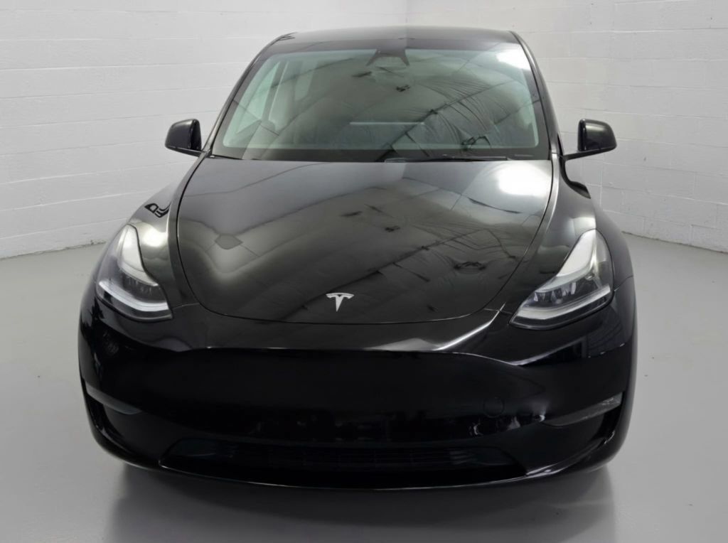 Used 2023 Tesla Model Y AWD image 3