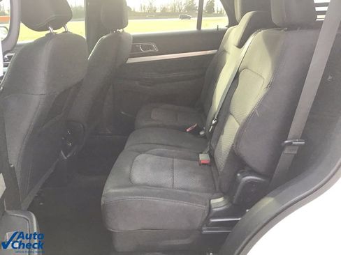 Used 2017 Ford Explorer XLT image 14