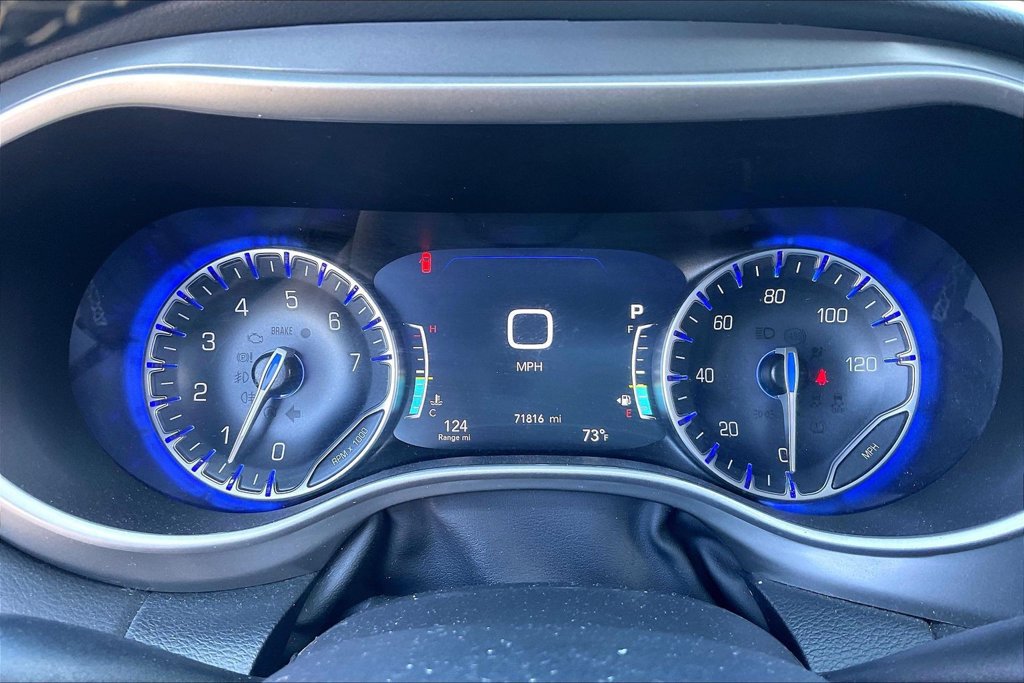 Used 2025 Chrysler Pacifica Select FWD image 13