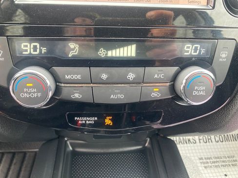 Used 2018 Nissan Rogue SV w/ Premium Package image 25