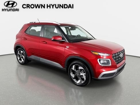 Certified 2025 Hyundai Venue Limited FWD image 3