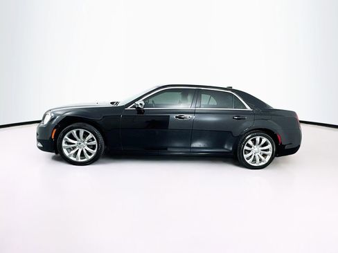 Used 2021 Chrysler 300 Touring w/ Chrome Appearance Package image 6