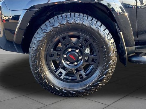 Used 2021 Toyota 4Runner SR5 Premium w/ Moonroof Package RWD image 10