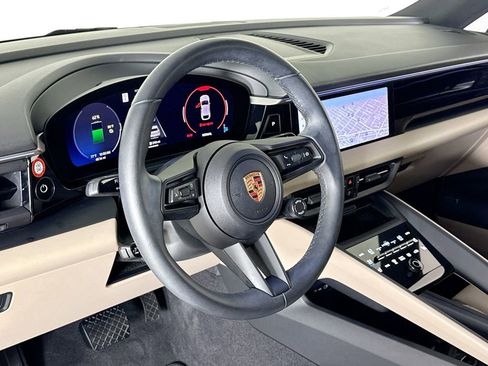 Used 2025 Porsche Macan Electric RWD image 20