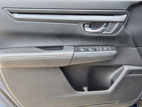 Used 2025 Honda CR-V Sport image 11