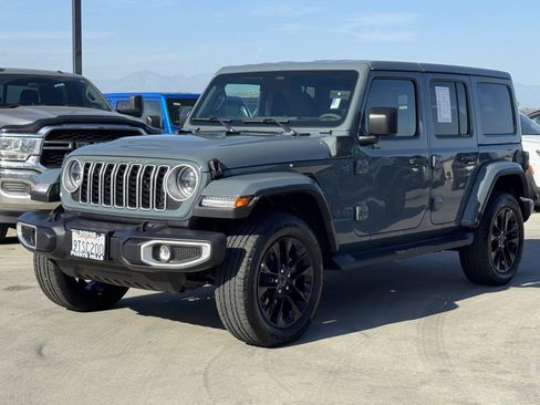Certified 2025 Jeep Wrangler Sahara AWD/4WD image 4