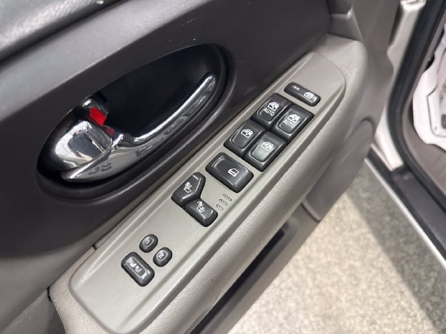 Used 2004 GMC Envoy XL SLT w/ 1SD Preferred Equipment Group AWD/4WD image 11
