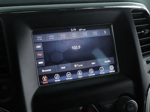 Used 2020 Jeep Grand Cherokee Laredo AWD/4WD image 11