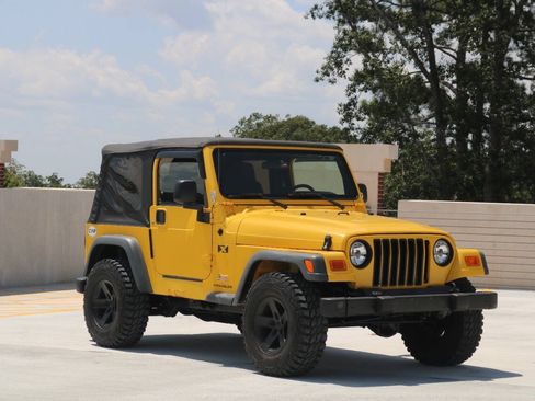 Used 2004 Jeep Wrangler X w/ Convenience Group AWD/4WD image 2
