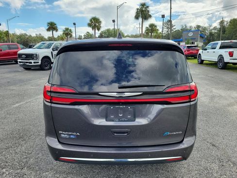 Used 2023 Chrysler Pacifica Touring-L FWD image 10