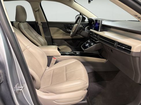 Used 2022 Lincoln Corsair FWD w/ Premium Package image 13