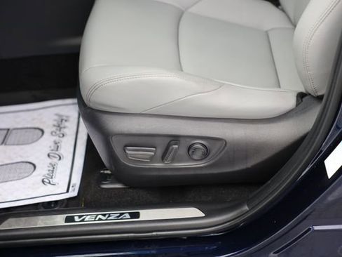 Used 2022 Toyota Venza XLE image 17