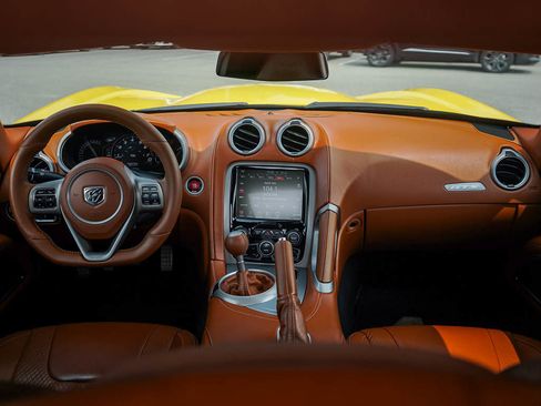 Used 2013 SRT Viper GTS w/ GTS Laguna Interior Pkg RWD image 26