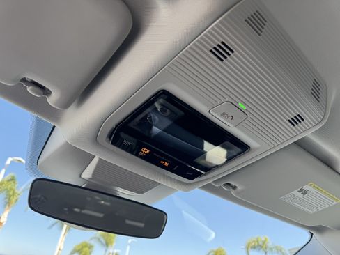 Certified 2025 Volkswagen Tiguan S FWD image 28