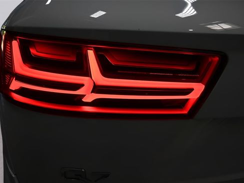 Used 2018 Audi Q7 2.0T Premium Plus w/ Premium Plus Package AWD/4WD image 36