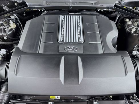 Used 2024 Land Rover Defender 110 SE image 25