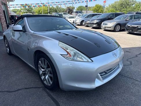 Used 2010 Nissan 370Z Touring RWD image 6