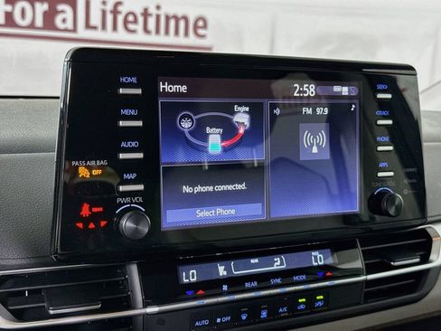 Certified 2024 Toyota Sienna LE FWD image 7