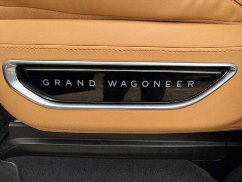 Used 2022 Jeep Grand Wagoneer Series III w/ Rear Seat Video Group 1 AWD/4WD image 19