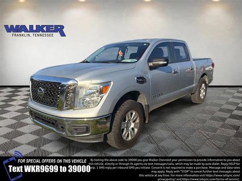 Used 2017 Nissan Titan SV RWD image 1
