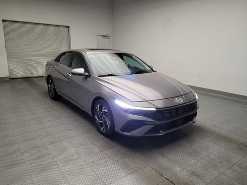 Used 2025 Hyundai Elantra SEL FWD image 13