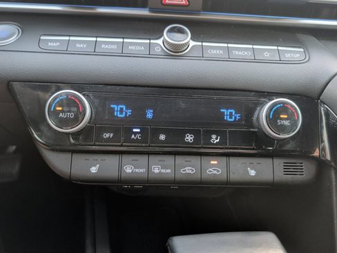 Certified 2024 Hyundai Elantra SEL w/ Convenience Package FWD image 18