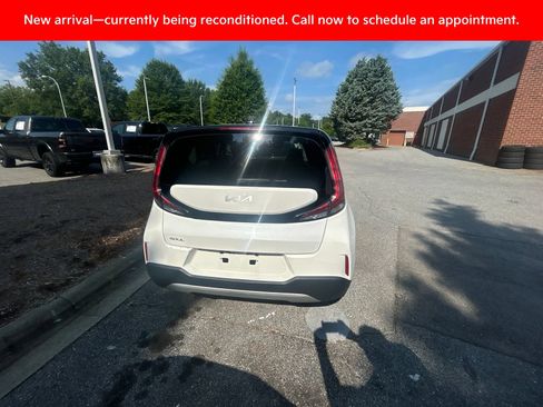 Used 2024 Kia Soul LX w/ Option Group 015 FWD image 8