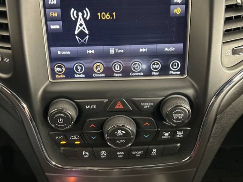 Used 2018 Jeep Grand Cherokee Laredo AWD/4WD image 14