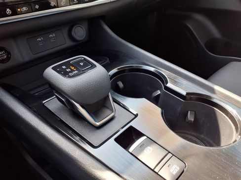Used 2024 Nissan Rogue SV w/ SV Premium Package FWD image 18
