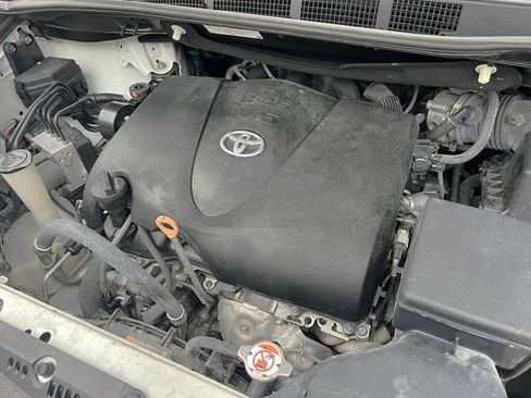 Used 2018 Toyota Sienna LE image 31