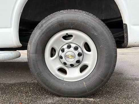 Used 2024 Chevrolet Express 2500 w/ Driver Convenience Package image 18