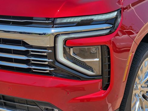 New 2025 Chevrolet Suburban Premier image 6