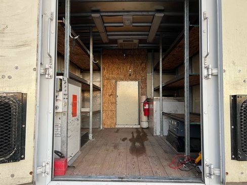 Used 2007 Chevrolet Express 3500 RWD image 22