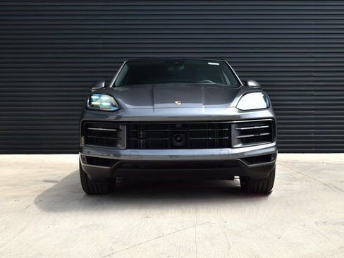Certified 2025 Porsche Cayenne Coupe image 10