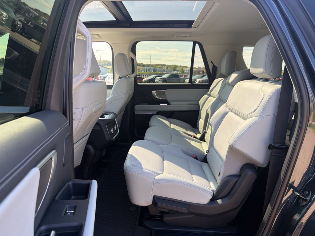 Used 2025 Ford Expedition Max Platinum w/ Driver's Package AWD/4WD image 25