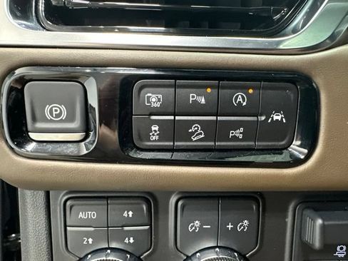 Used 2025 GMC Yukon XL Denali Ultimate AWD/4WD image 37