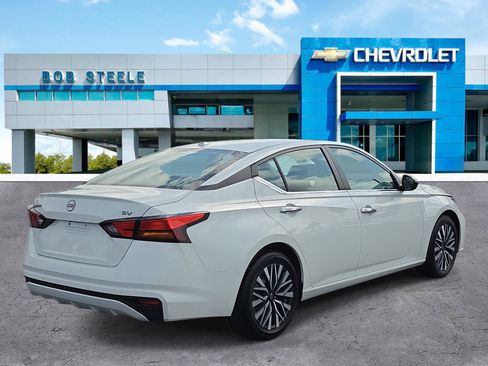 Used 2024 Nissan Altima 2.5 SV FWD image 4