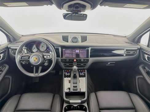 Used 2026 Porsche Macan AWD/4WD image 16